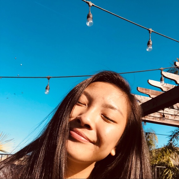 Profile Picture of Savanna Saesee (@saeseesavy13) on Poshmark