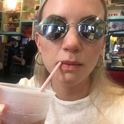 Profile Picture of Oli Oli Oxenberg (@oliviathrelk) on Twitter
