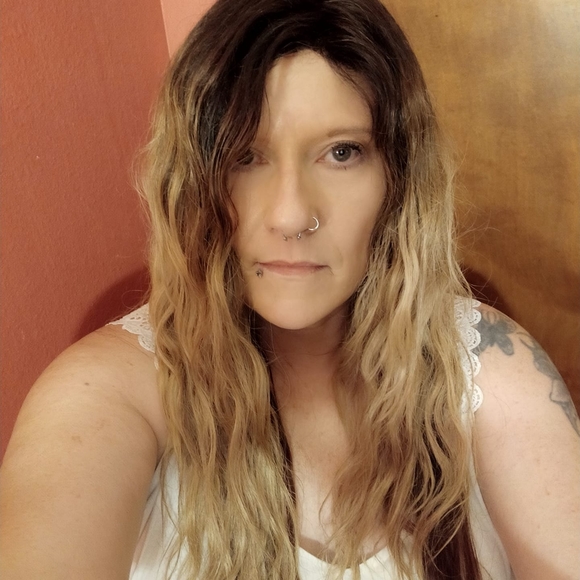 Profile Picture of Jauna Beeks (@jlbeeks3159) on Poshmark