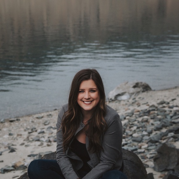 Profile Picture of Jackie Pearman (@jackierose22) on Poshmark