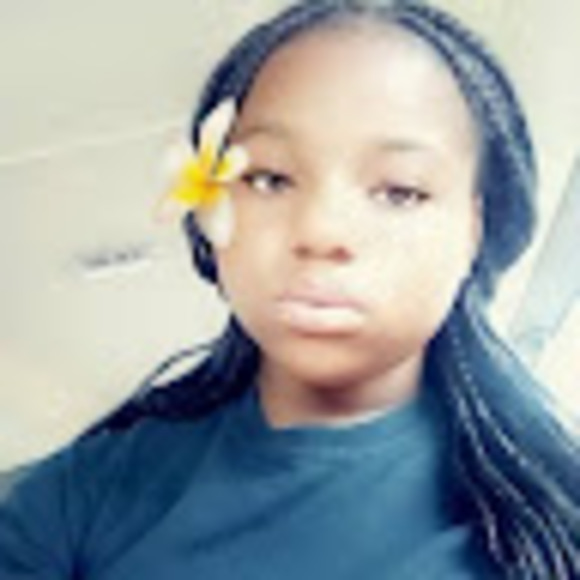 Profile Picture of Veronica James (@veronicajame994) on Poshmark