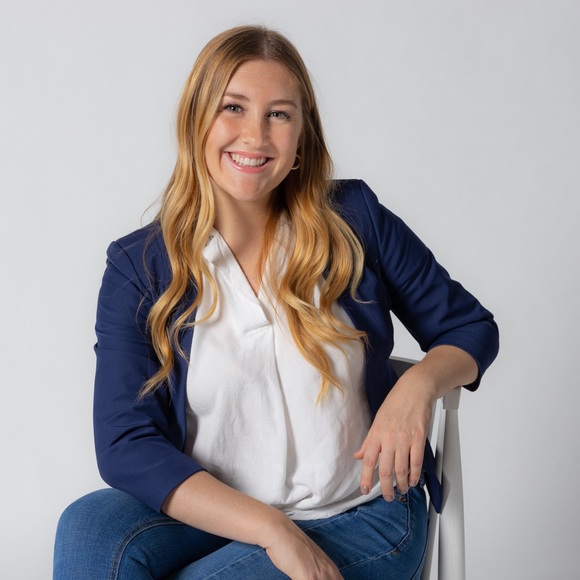 Profile Picture of Sydnee Wrage (@wragesyd) on Poshmark