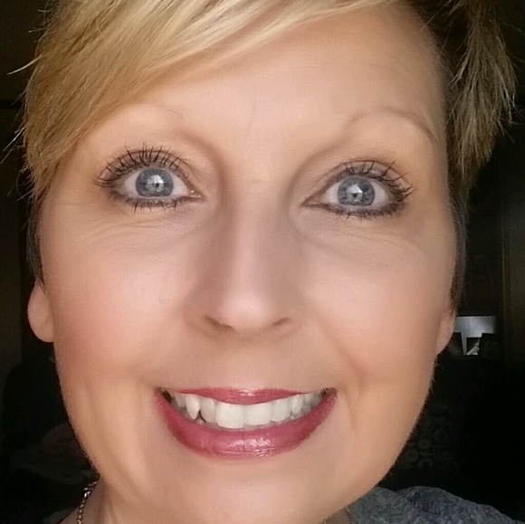 Profile Picture of Debbie Booker (@dbooker51) on Poshmark