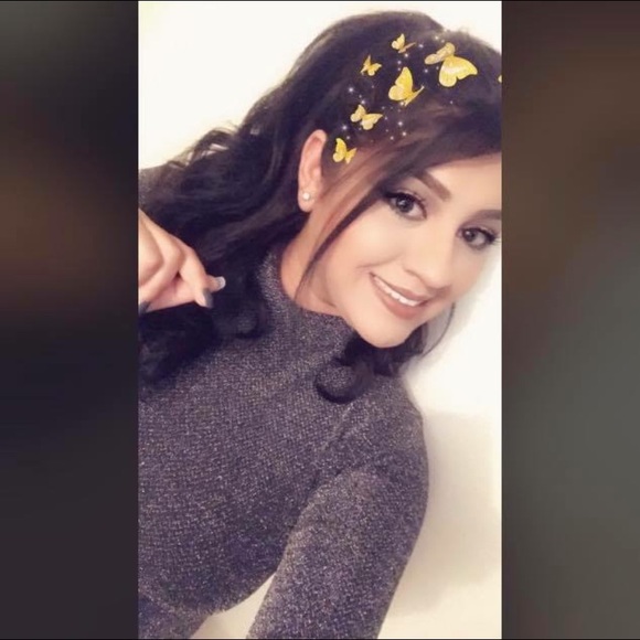 Profile Picture of Rosie Lazos (@rosebuggg) on Poshmark