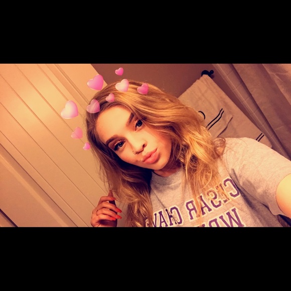 Profile Picture of Tayler Crossno (@tcrossno15) on Poshmark