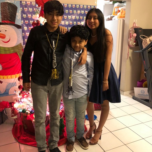 Profile Picture of Carito Urias (@caritourias) on Poshmark