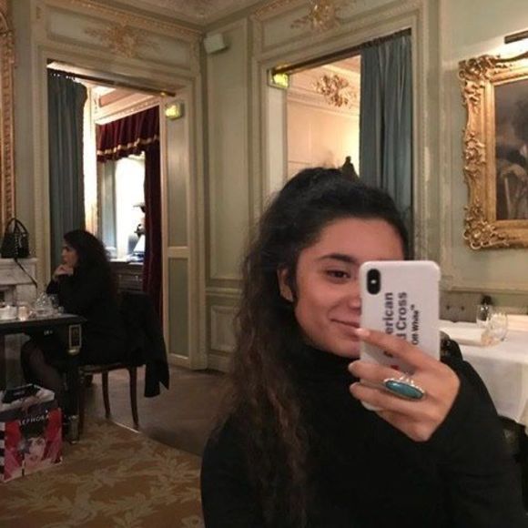 Profile Picture of Alexis Manzano (@atchkwat) on Poshmark
