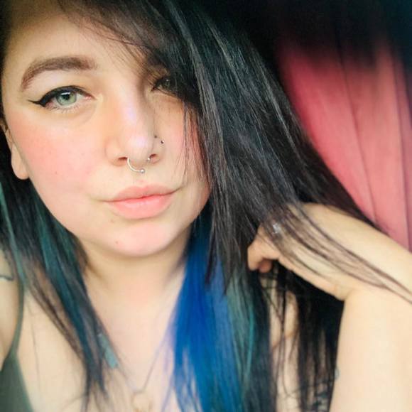 Profile Picture of Carly Rhea (@carlyrhea13) on Poshmark