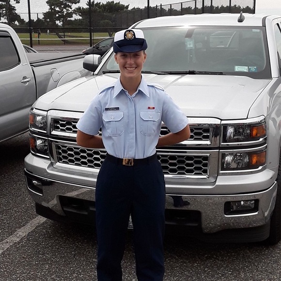 Profile Picture of Sydney Kowsky (@sydneykowsky) on Poshmark