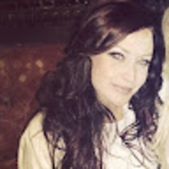 Profile Picture of Elaine Vanore (@evanore3) on Poshmark