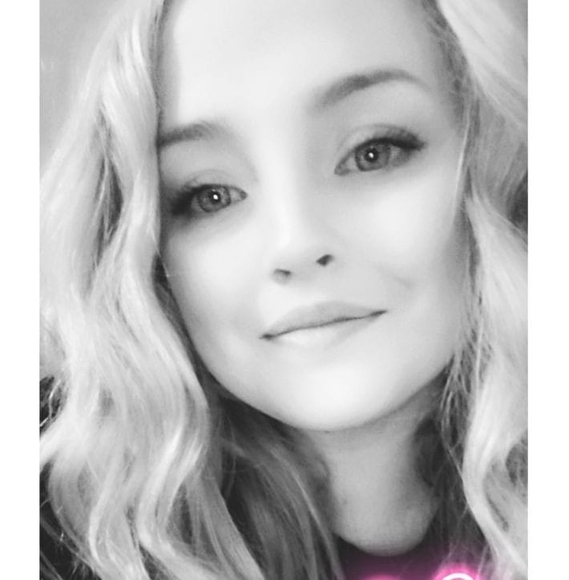 Profile Picture of Sam Cantwell (@samcantwell_72) on Poshmark