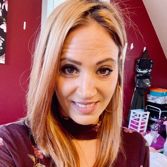Profile Picture of Melanie Laudenslager (@melaniebrie411) on Poshmark