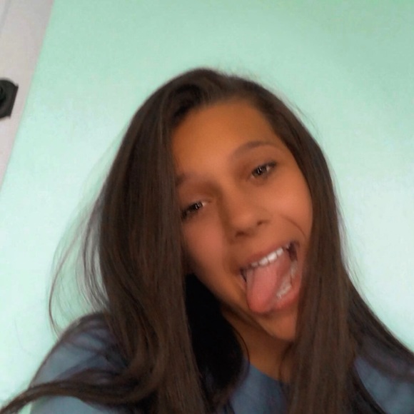 Profile Picture of Maddie Michienzie (@mmichienzie) on Poshmark