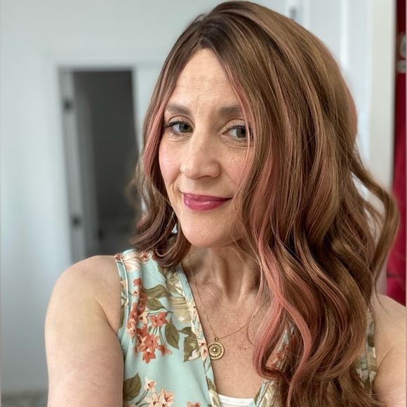 Profile Picture of Katrina Whitsett (@dandelionhoney) on Poshmark