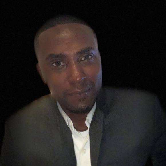 Profile Picture of Antwaun Calhoun (@antwauncalhoun) on Poshmark