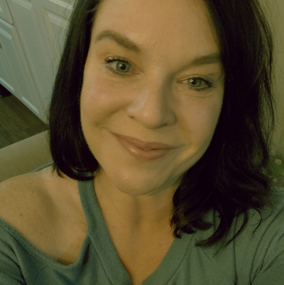 Profile Picture of Mandi Thornton-bradford (@mandithornto913) on Poshmark