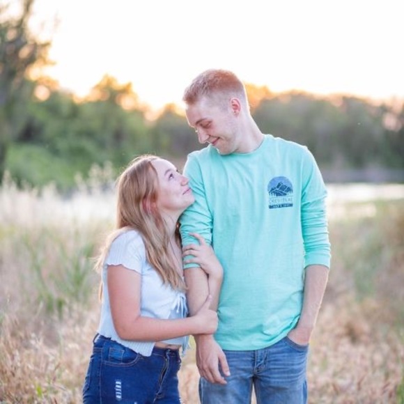 Profile Picture of Autumn Humphrey (@autumnhumphr108) on Poshmark