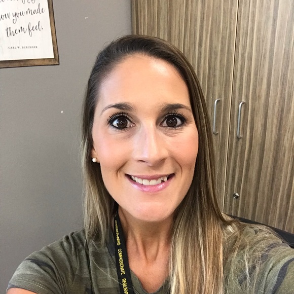 Sara Binderup - Poshmark Profile Picture of Sara Binderup (@sbinderup) on Poshmark