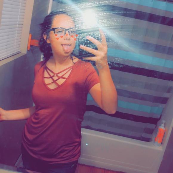 Profile Picture of Angel Froedge (@jaleefroedge) on Poshmark