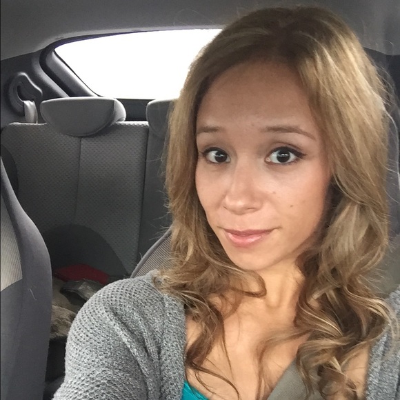 Profile Picture of Colette Anderson (@colettea14) on Poshmark