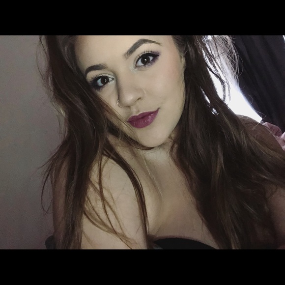 Profile Picture of Bailee Ciezki (@bailee_bryar) on Poshmark