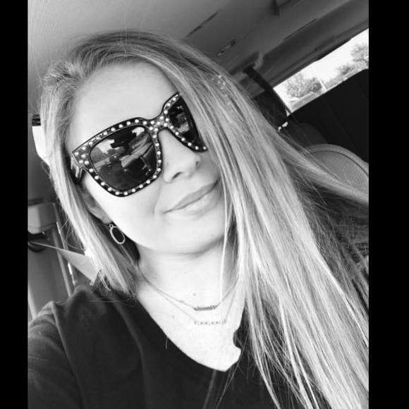 Profile Picture of Hannah Quick (@hannahquick504) on Poshmark