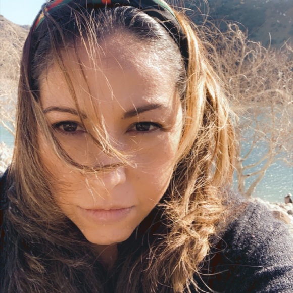 Profile Picture of Itzel Cisneros (@itzcis) on Poshmark