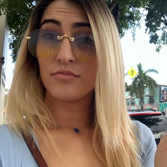 Profile Picture of Stephanie Falla (@stephaniefalla) on Poshmark