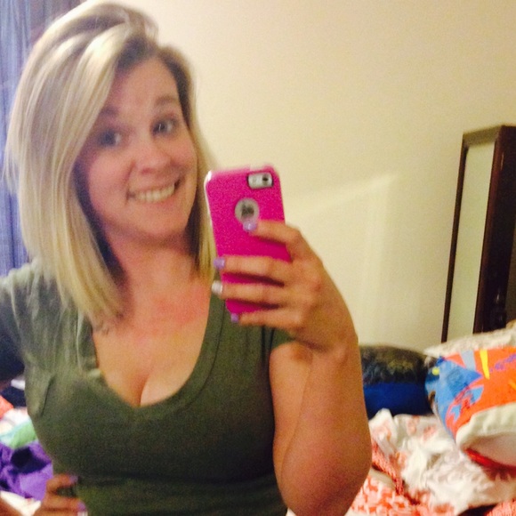 Profile Picture of Sherrie Widener (@swidener_0213) on Poshmark