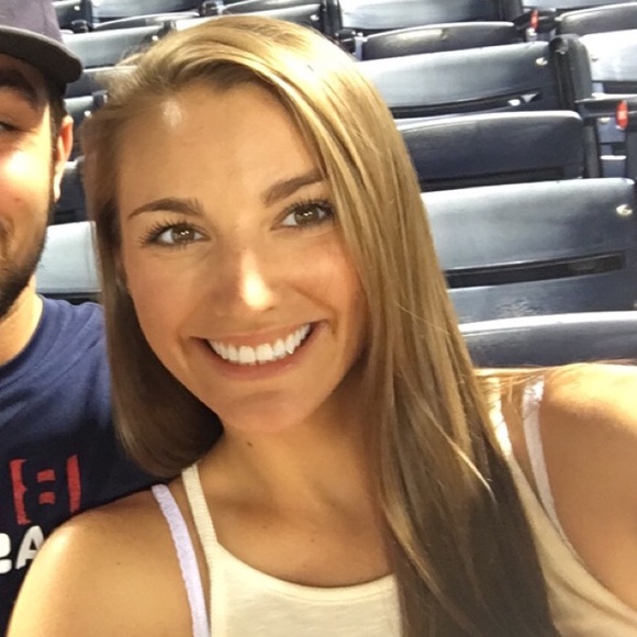 Profile Picture of Cameron Groves (@camgroves) on Poshmark