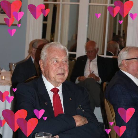 Profile Picture of David Low (@davidlow2707) on Poshmark