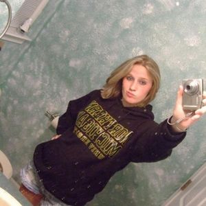 Profile Picture of Sam Reid (@sparkleandshimmer25) on Myspace