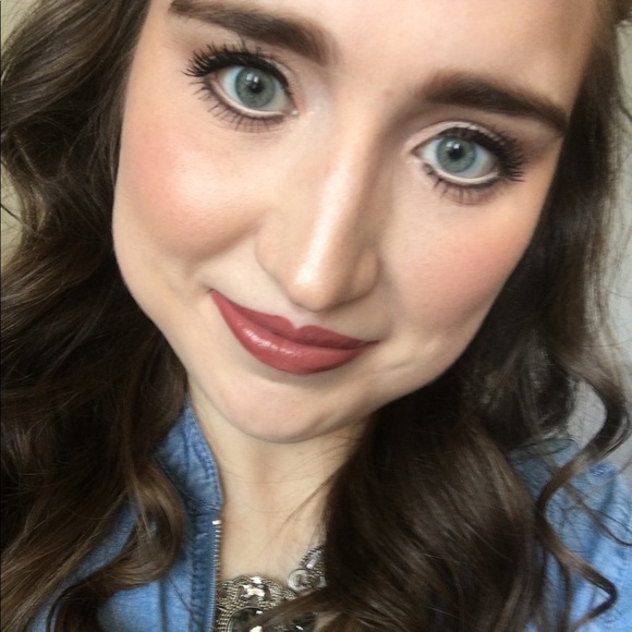 Profile Picture of Katie Groulx (@katiegroulx) on Poshmark