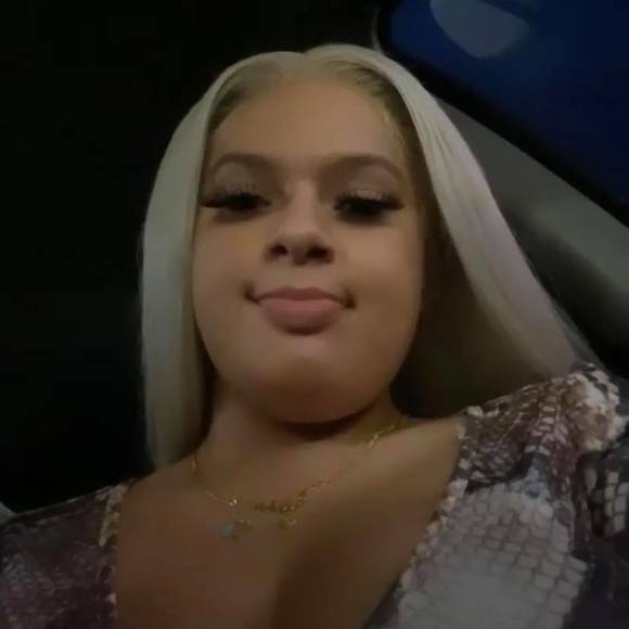 Profile Picture of Naomi Scott (@naomialexiss) on Poshmark