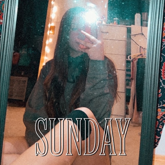 Profile Picture of Carly Reffruschinni (@carly_reff2) on Poshmark