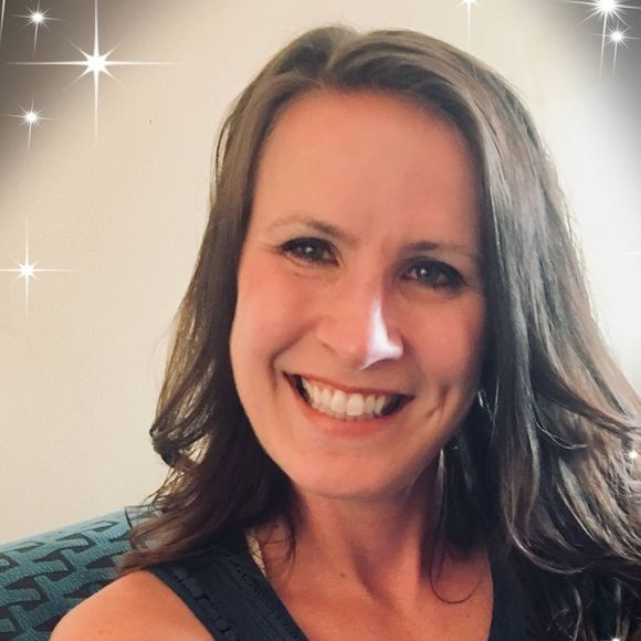 Profile Picture of Angela Rehagen (@amrehagen) on Poshmark