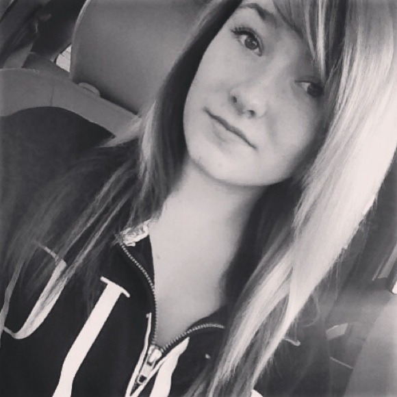 Profile Picture of Miranda Keele (@mirandapaige18) on Poshmark