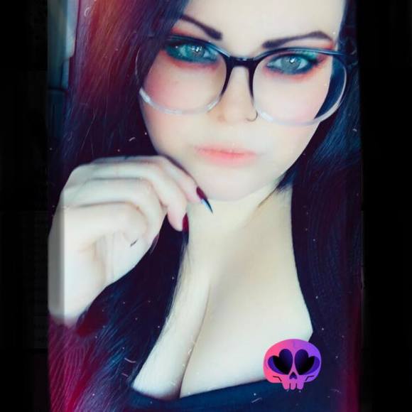 Profile Picture of Cassandra Kilgore (@cassandrakilg3) on Poshmark