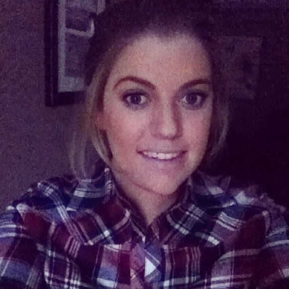 Profile Picture of Haley Carlisle (@haleycarlisle) on Poshmark