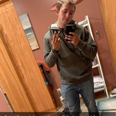 Profile Picture of Dylan Keen (@Applejuicee97) on Twitter