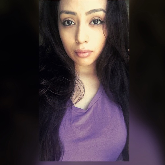 Profile Picture of Cynthia Sanchez (@cyndee_) on Poshmark