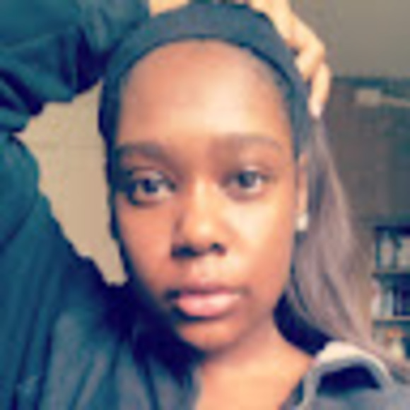Profile Picture of Abeni Teal (@abeniteal) on Poshmark