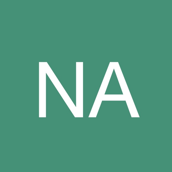 Profile Picture of Nicole Applegate (@nicole_a_usa) on Poshmark