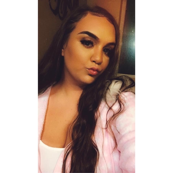Profile Picture of Courtney Lantier (@woahnahco) on Poshmark
