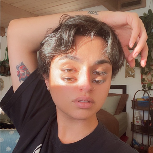 Profile Picture of Olivia Rotante (@olivia_rotante) on Poshmark