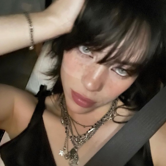 Presley Handly - Poshmark Profile Picture of Presley Handly (@presleyhandly) on Poshmark