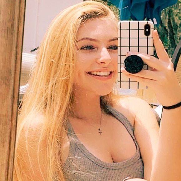 Profile Picture of Kylie Hosford (@kyliehosford) on Poshmark