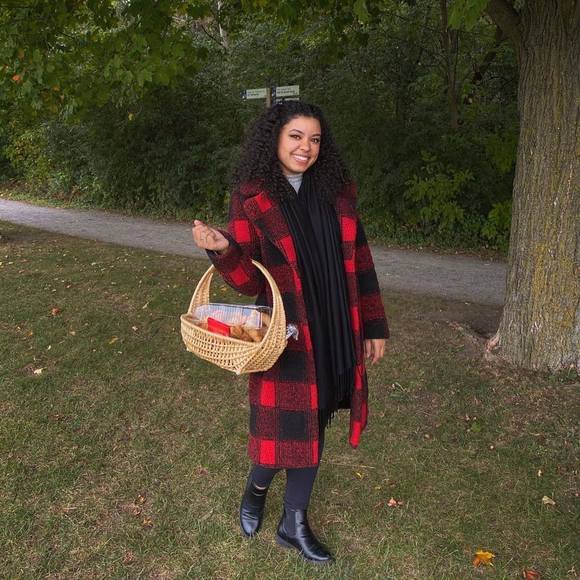 Profile Picture of Tiana Maillard (@tianamx) on Poshmark