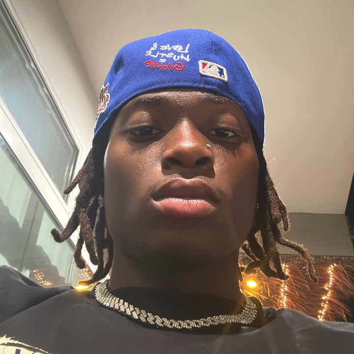 Profile Picture of Erni (@e.rnest11) on Tiktok