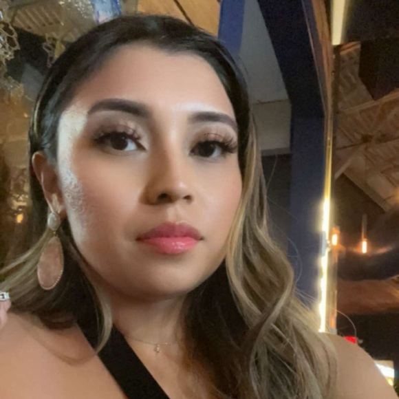 Profile Picture of Mayra Lizalde (@miranda_maymay) on Poshmark